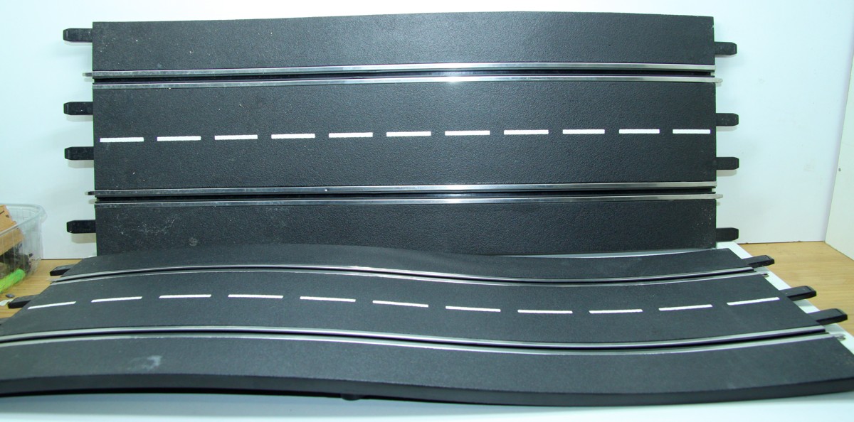 Carrera 124456, Autorennbahn Evolution Exclusiv, Rampenkreuzungsabschnitt.  Der Preis gilt pro Stück