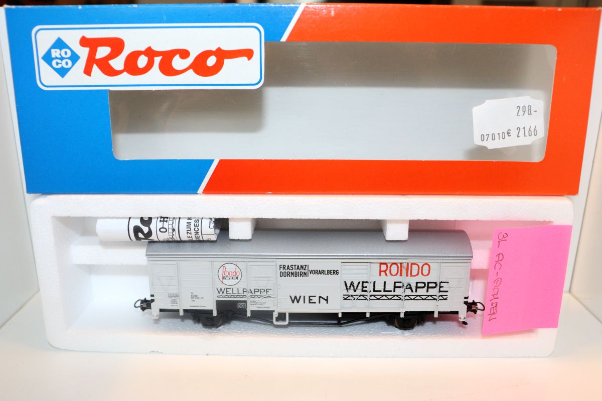 Roco 46744, Schiebewandwagen RONDO Wellpappe der ÖBB, ausgestattet mit Wechselstromachsen für Märklin