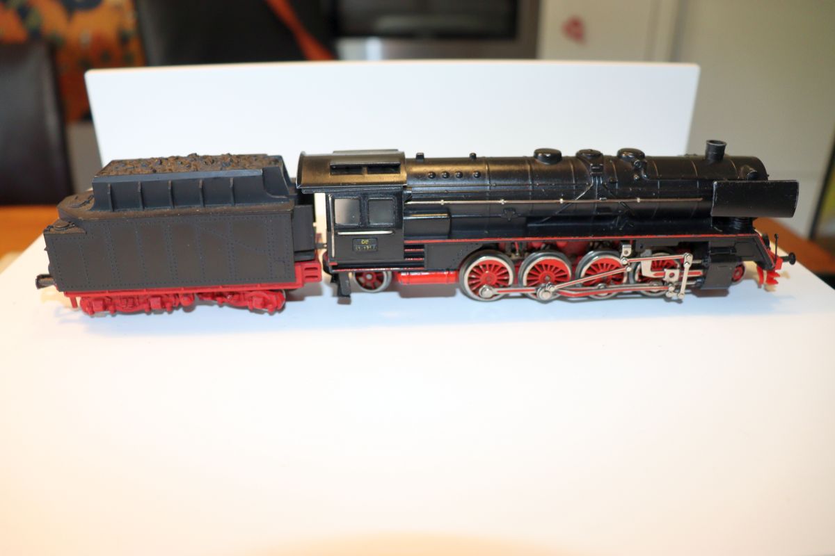 Fleischmann SW20852, Dampflok mit Tender BR 411364 der DB, "made in US Zone", DC, für Spur H0, siehe Bilder