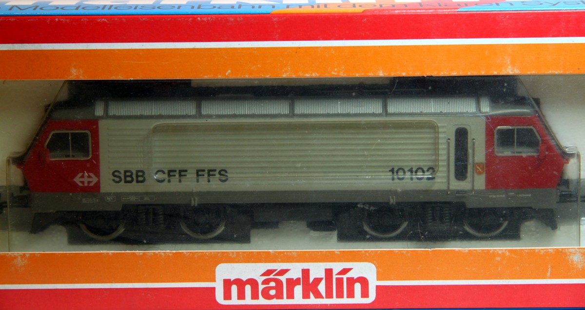 Märklin 3323, Elektrolok, Baureihe Re 4/4 der SBB, zinnoberrot/grau, Betriebsnummer 10102, AC, Spur H0, mit OVP