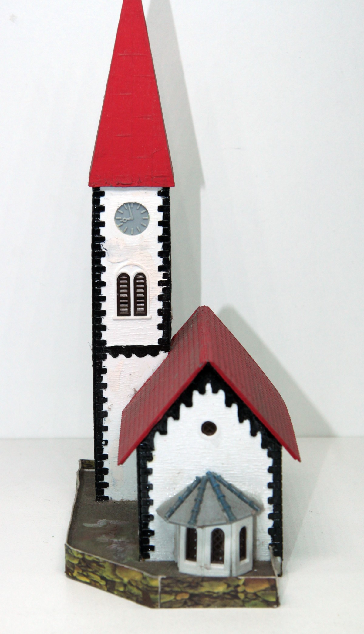 Modellbau Kirche schwarz/weiß (bereits aus Bausatz zusammengebaut), für Spur H0, ohne Originalverpackung, siehe Bilder