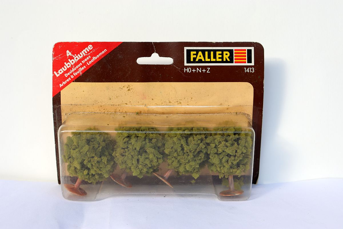 Faller 1413, 4 deciduous trees dark green, 6cm high, for H0, N, Z scale, in original packaging