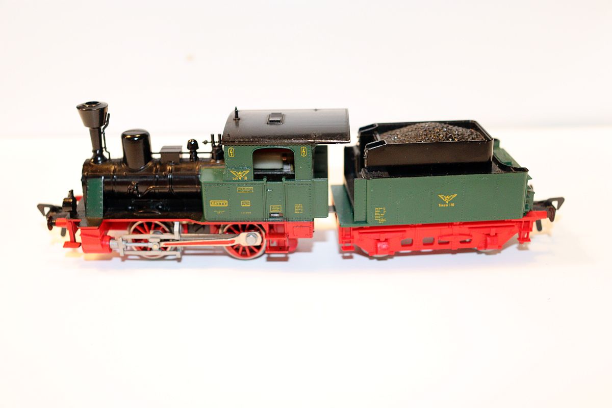 Fleischmann 4110,Tender locomotive Betty, green/black, DC, for gauge H0, see pictures,