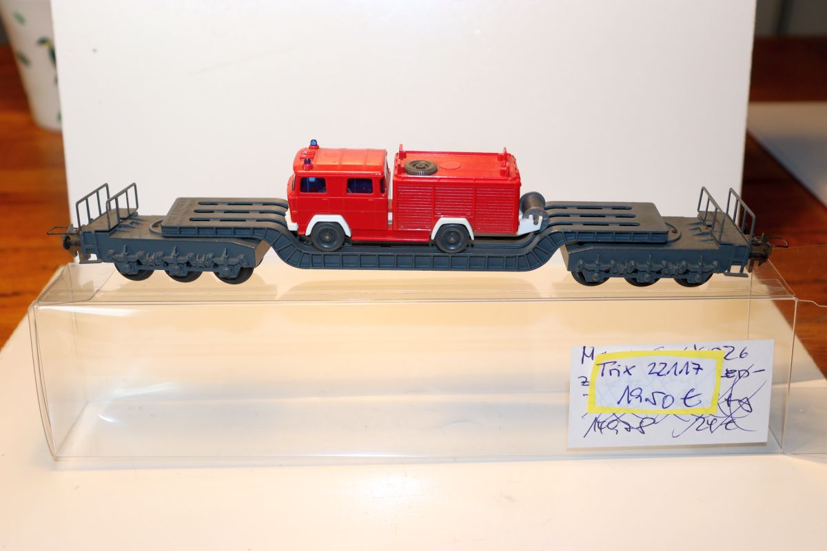 Trix Express SW22117, low-bed trailer loaded with a Wiking fire truck, see photos, DC, 