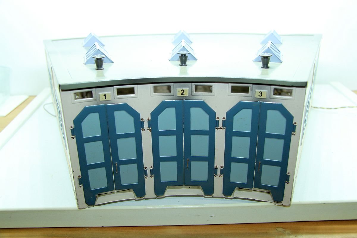 Märklin 7028 3-ständiger Lokschuppen aus Metall 