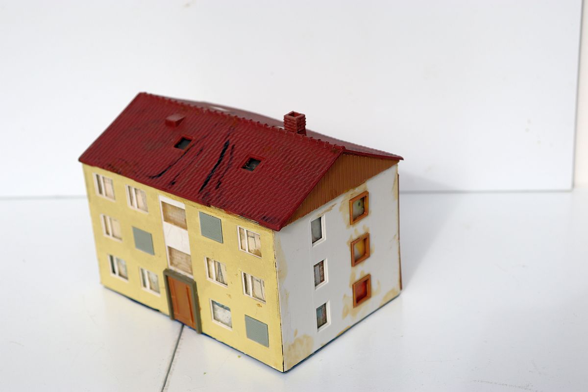 Modelling SW20045, apartment building, era 50s, gauge H0, (already assembled from kit), 