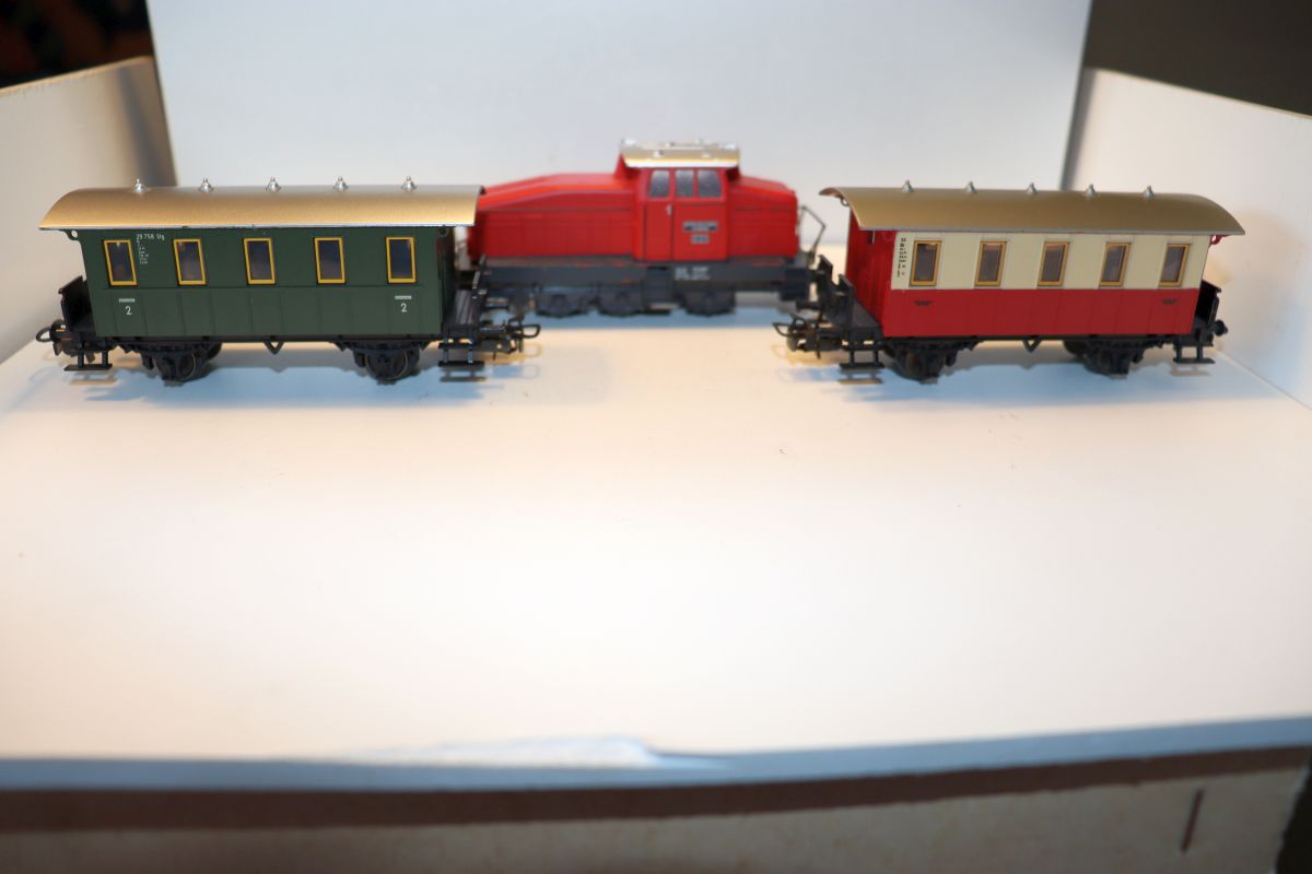 Märklin Train Set 12, “Passenger Train,” Digital Diesel Locomotive, red, with D01 lettering + Märklin 2nd Class Passenger Car, green + Passenger Car, red/beige, 