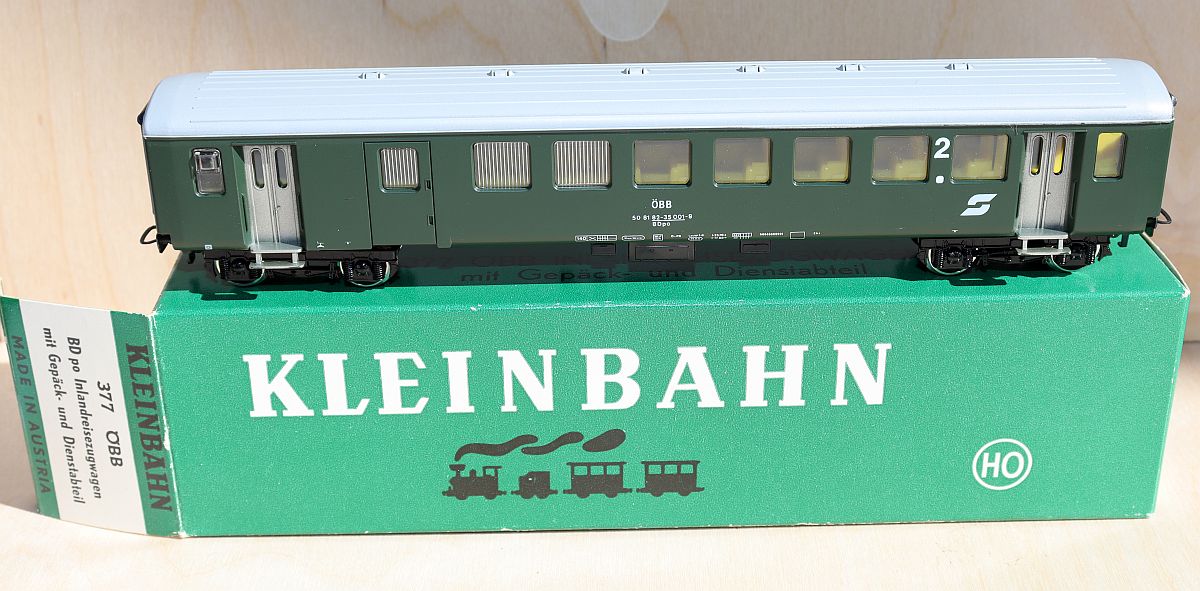 Small railway 377, passenger car with luggage and service compartment of the ÖBB, green, DC, for gauge H0, with original box