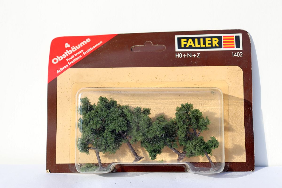 Faller 1402, 4 fruit trees dark green, 6cm high, for H0, N, Z scale, in original packaging