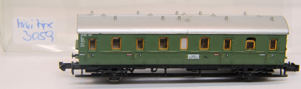Minitrix 3059,   Abteilwagen 3. Klasse der DB, Epoche III, grün, DC, Spur N, in ErsatzVP