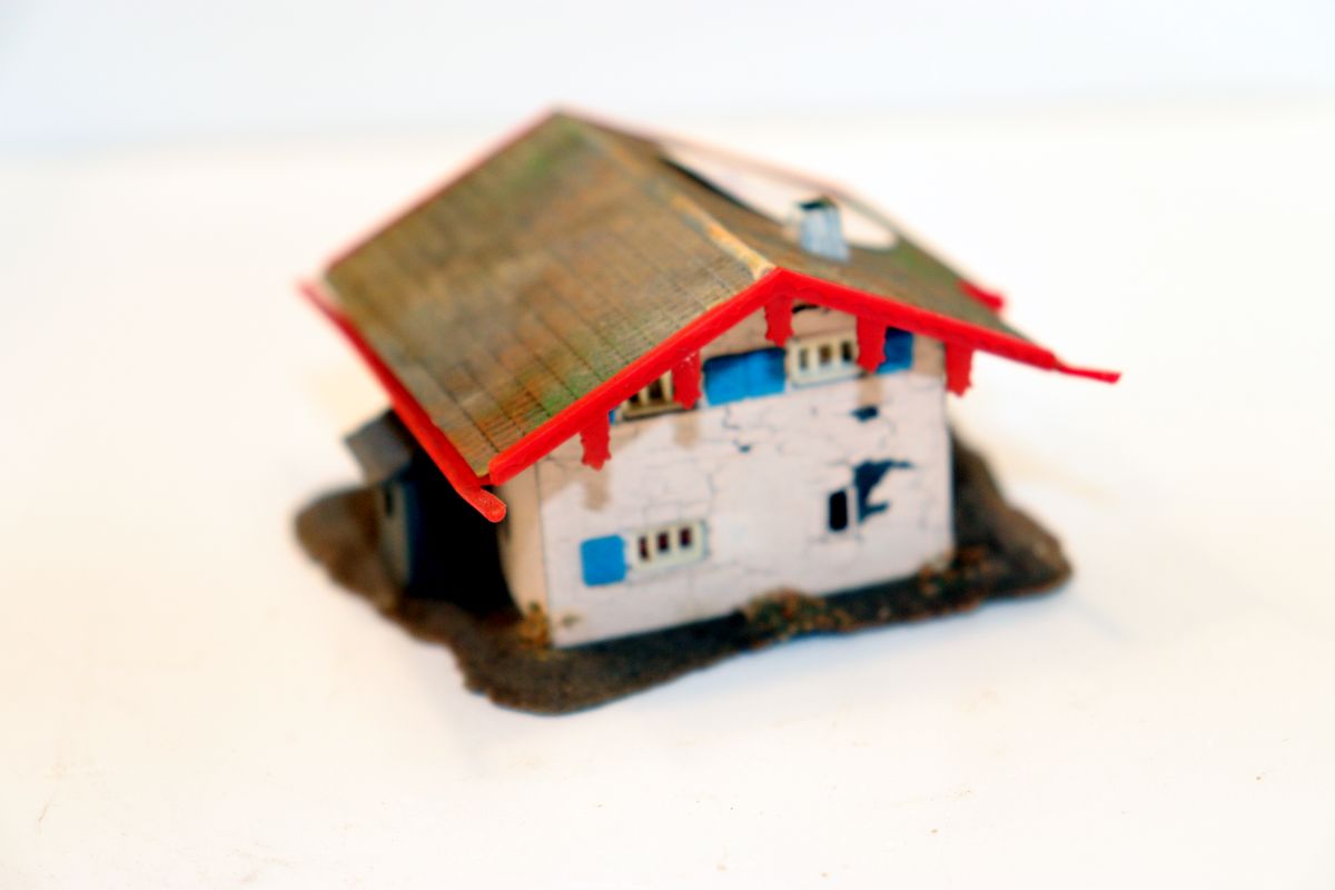 Model Kit SW21182, Small Alpine House (already assembled from kit, item comes from a dismantled layout), for N gauge, 