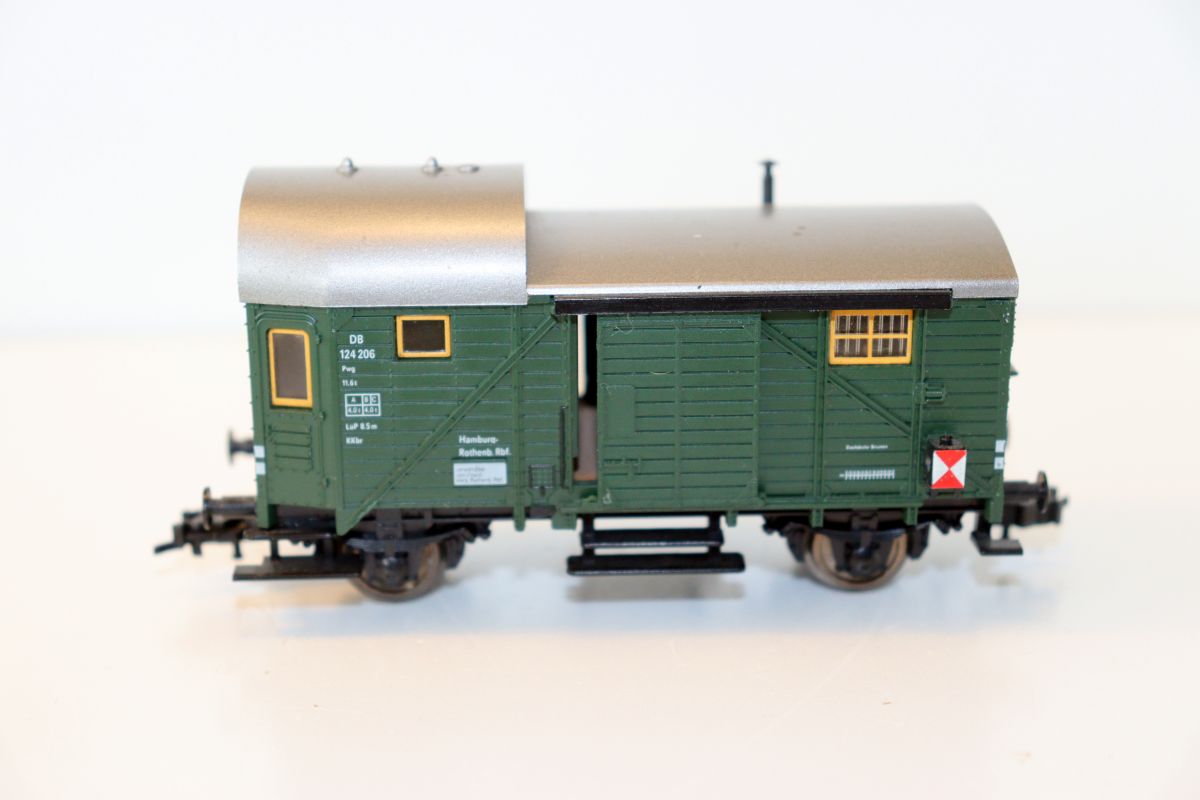 Fleischmann 5301, Pwg freight car with DB rear end lighting, green, era III, DC, for gauge H0, see pictures,