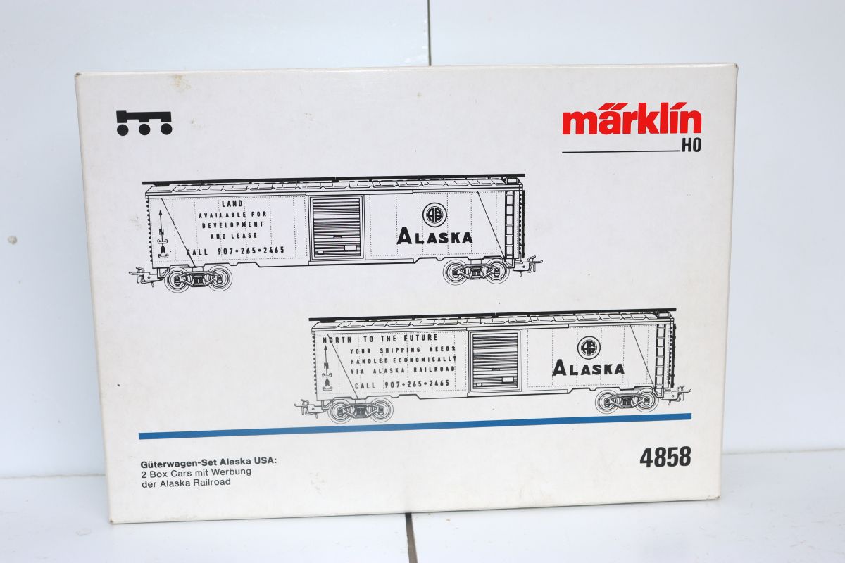 Märklin 4858, Alaska, USA Freight Car Set, consisting of 2 boxcars featuring Alaska Railroad advertising,