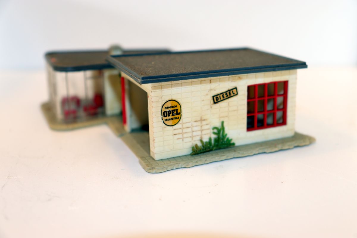 Model Kit SW21185, Car Wash (already assembled from kit, item comes from a dismantled layout), for H0 scale, 