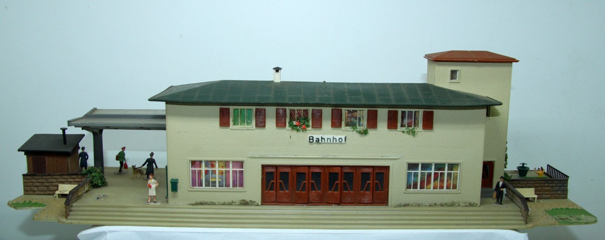 Modellbau Faller Bahnhof Schönblick (bereits aus Bausatz zusammengebaut und war auf einer Anlage integriert), für Spur H0, ohne Originalverpackung, siehe Bilder
