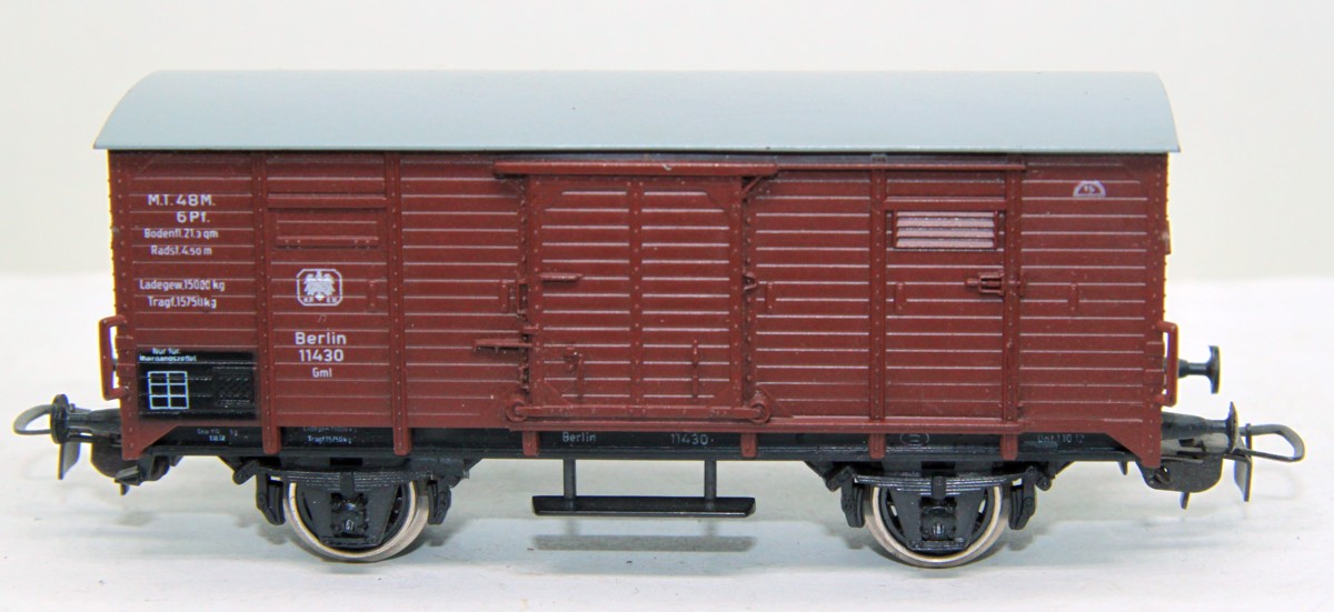 Piko, SW 15224, gedeckter Güterwagen, braun, mit Aufschrift "Berlin 11430", DC, ohne Originalverpackung
