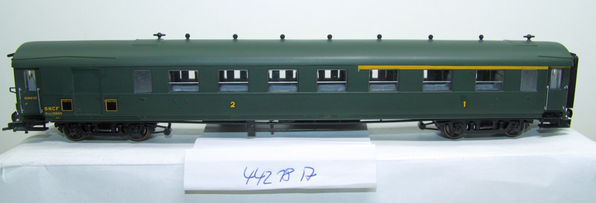 Roco 44218 A, Personenwagen der SNCF, 1,/2,Klasse