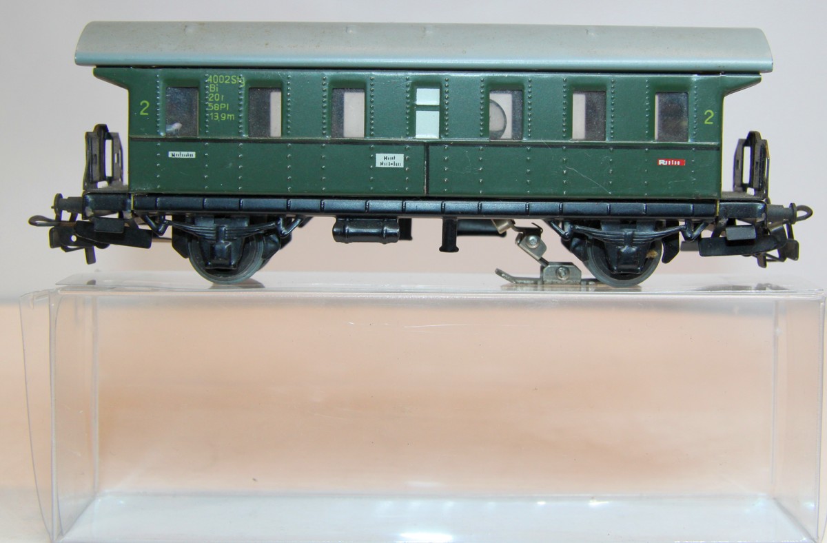 Märklin 4002, Personenwagen Blech, 2. Klasse, grün, AC, Spur H0, mit Ersatz OVP