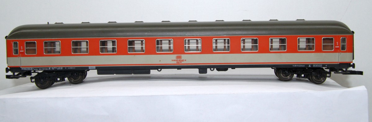 Röwa 3212, D-Zug Wagen, 1. Klasse,  Gattung Aüm in Popfarben (orange), Popwagen, Vorbereitung Beleuchtung, DC, Spur H0, mit Ersatzverpackung