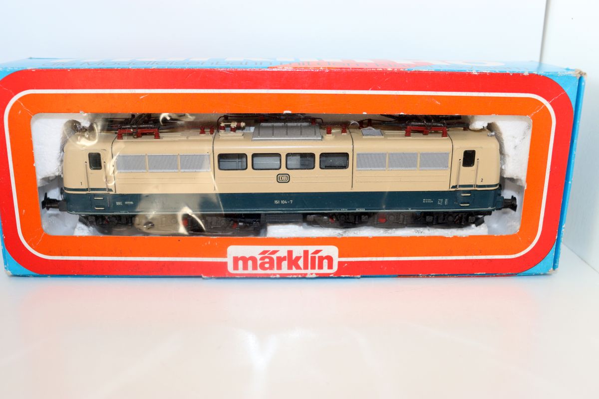 Märklin 3058, Elektrolok, Baureihe 151 der DB beige/türkis, Betriebsnummer 151 104-7