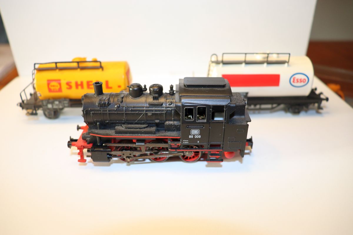 Märklin Zug Set 17, "Tankwagenzug",  Digitale Dampflok BR 89 009 der DB, schwarz , + 2 Tankwagen