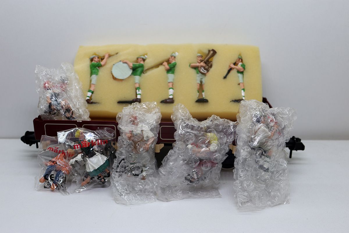 Märklin 54103, 2 cars and figures from the "Glass Box with Cars, Special Edition" set, AC, for gauge 1, 