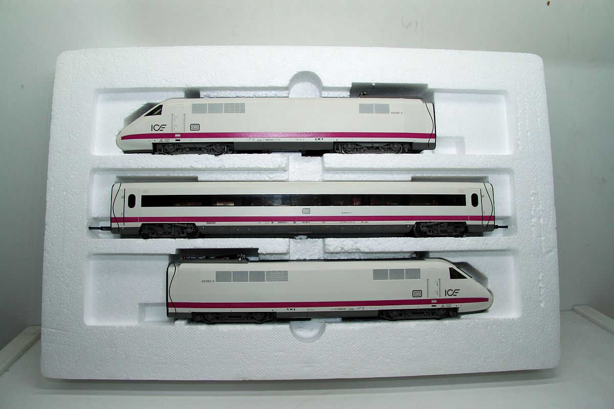 Fleischmann 4460,  3-teiliger ICE 410 mit Motor- Steuerwagen und Mittelwagen 