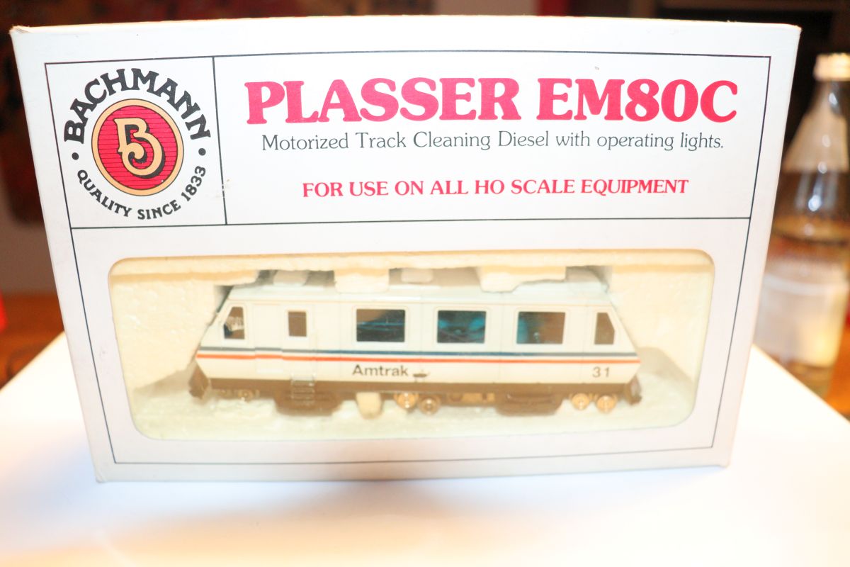 Bachmann 609, Triebwagen Plasser EM80C "Amtrak 31", weiß