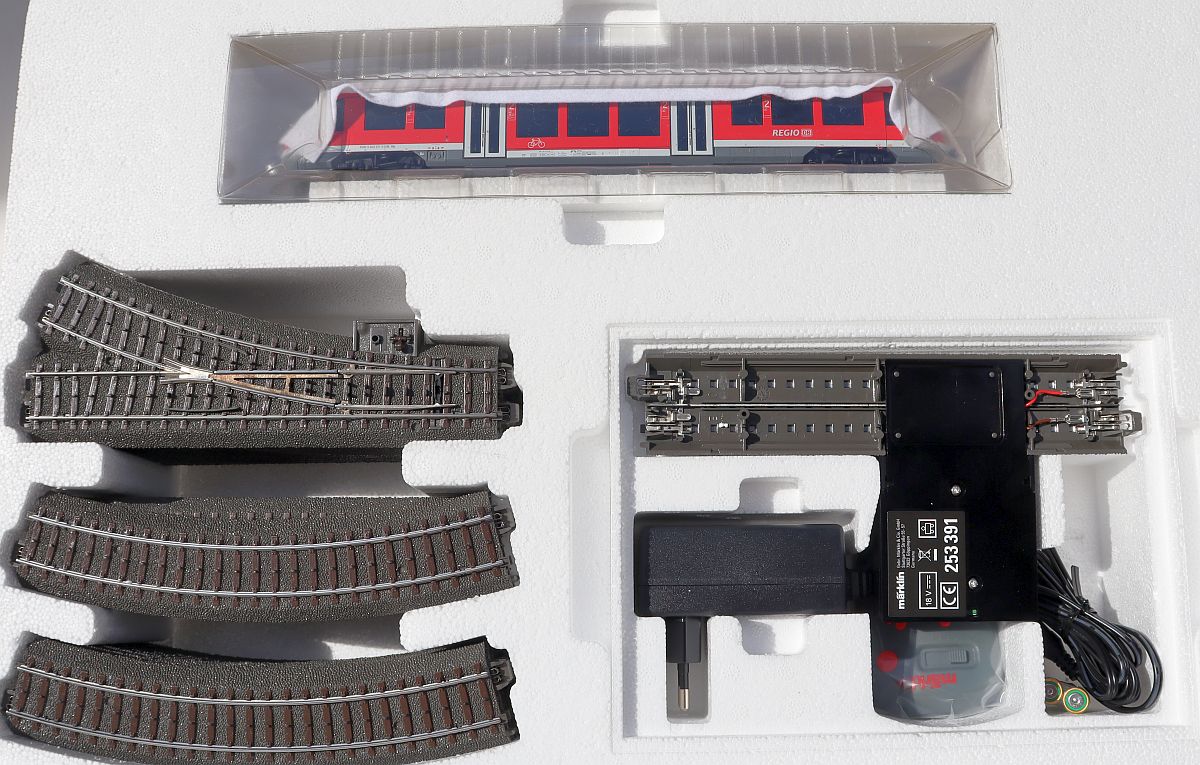 Märklin 29641, Start-Up - “Modern Local Transit” Starter Set featuring DB AG Class 640 (LINT 27), for H0 scale, with original packaging