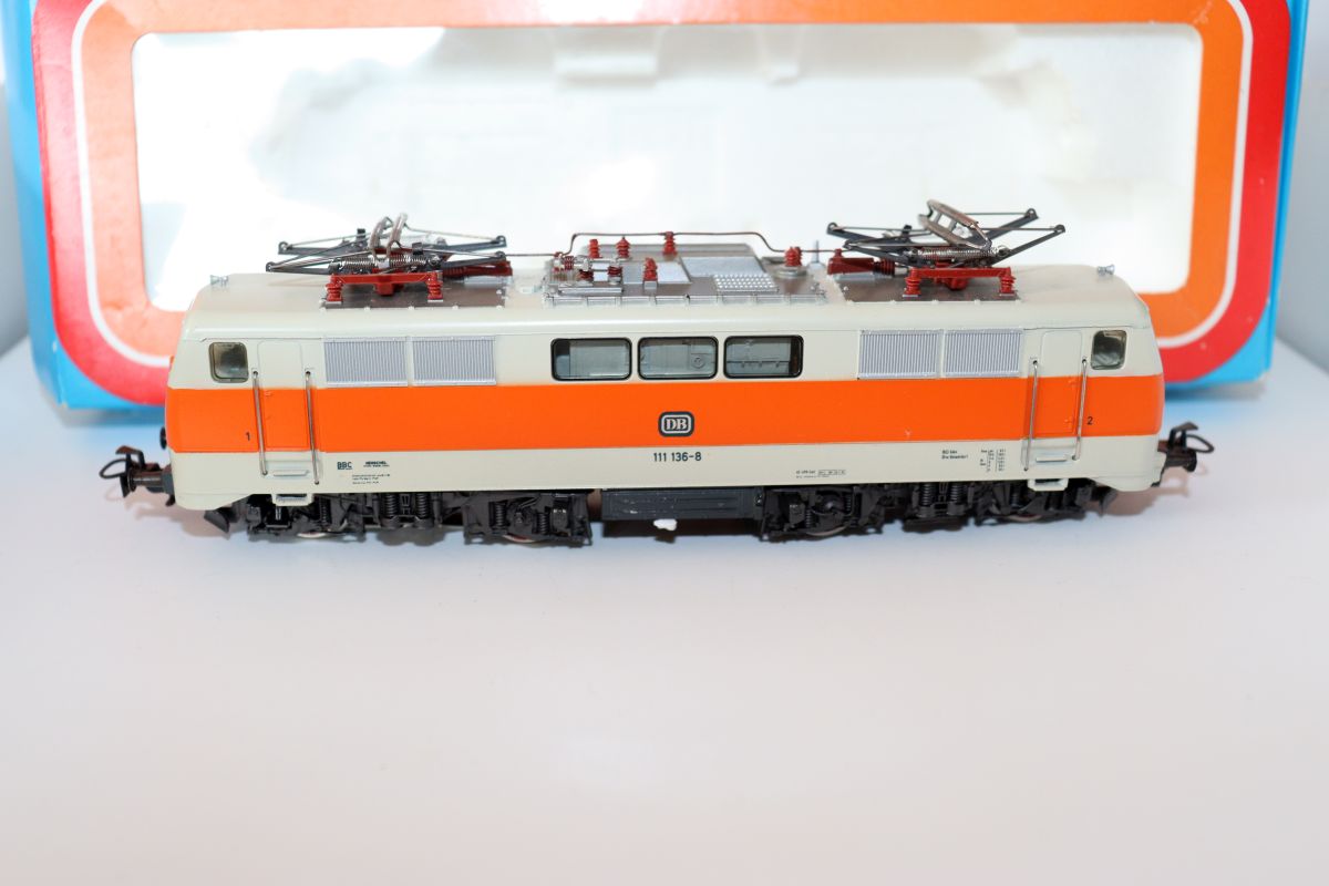 Märklin 3155, E-Lok, Baureihe 111 der DB, hellgrau/orange, S-Bahn-Ausführung, AC, für Spur H0, 