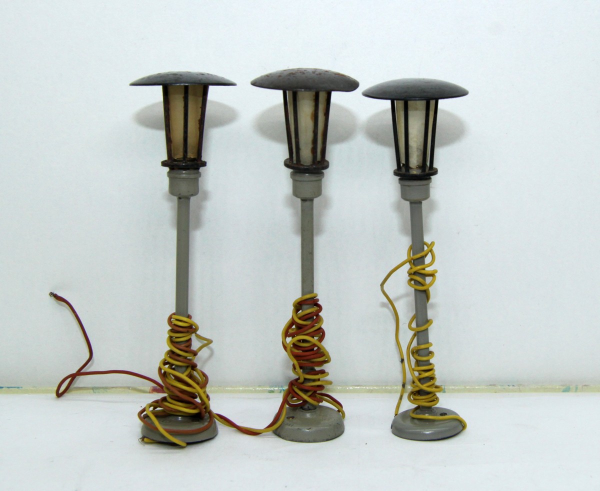 Straßenlampe, Metall. Der ausgewiesene Preis gilt für 1 Lampe, für Spur H0, ohne Originalverpackung