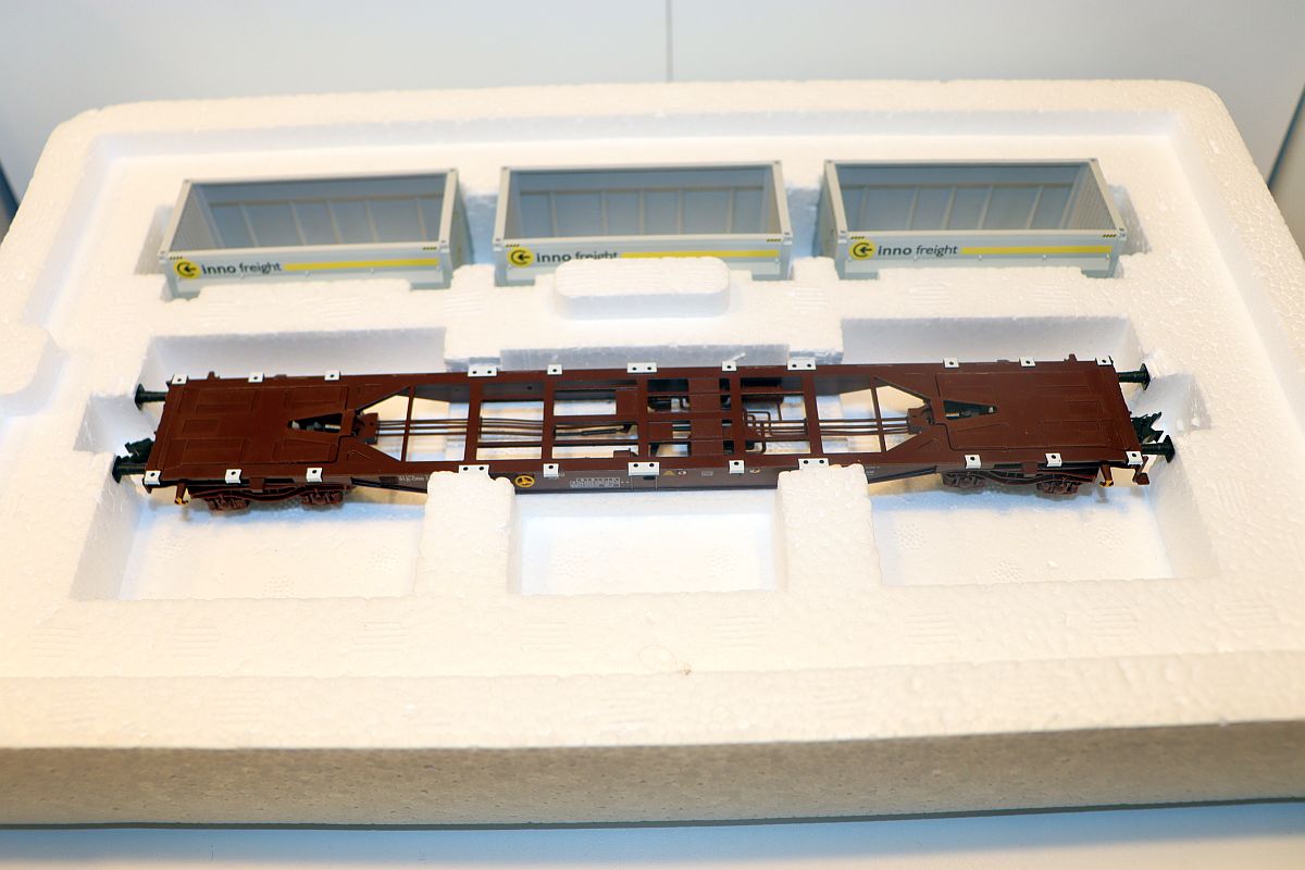 Märklin 47079-01 aus Set 47079, Container-Tragwagen mit WoodTainer XXL Container der ÖBB. Epoche VI.