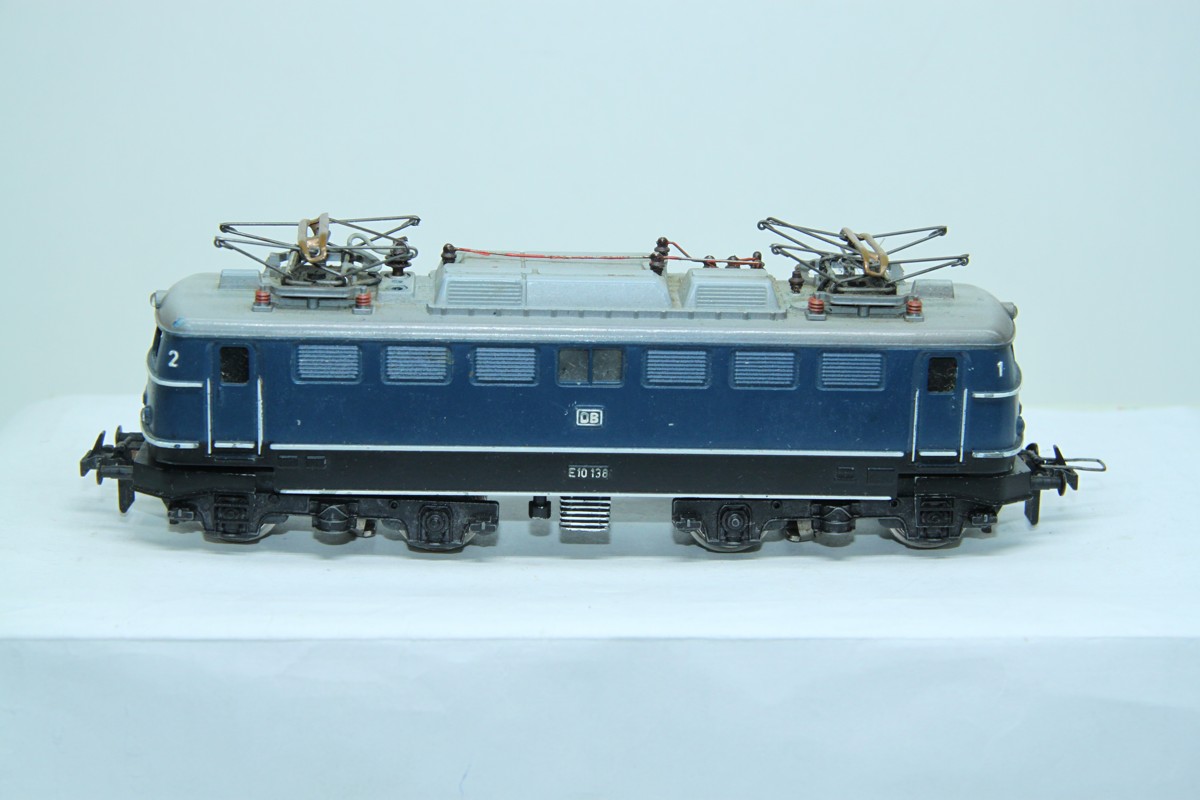 Trix Express E-Lok E10 138, 2243, blau, bespielt, lag ca. 40 Jahre im Karton, eine Funktionsprüfung konnte mangels Trafo nicht durchgeführt werden, siehe Bilder, DC, Spur H0, ohne Originalverpackung