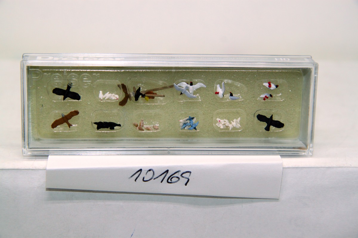 Preiser 10169, Pigeons, seagulls, crows and birds of prey, for H0 gauge,
