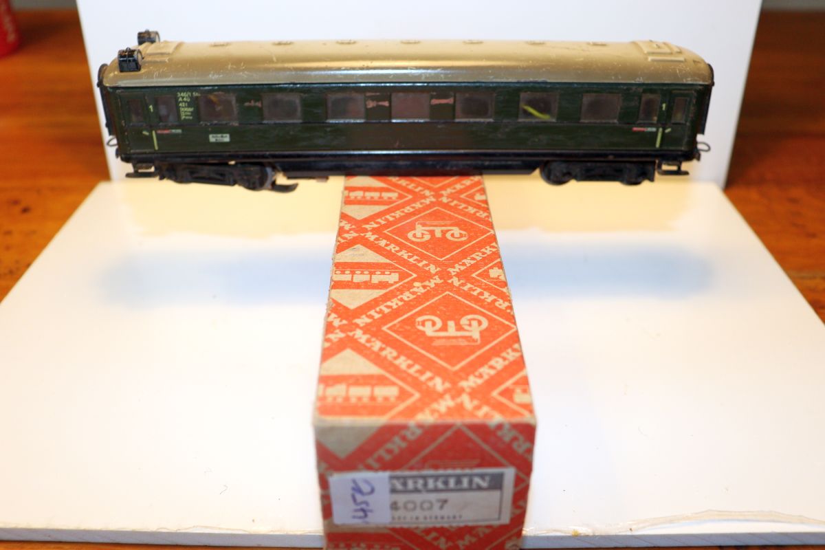 Märklin 4007 (346/1BS), Schürzenwagen mit Schlusslicht und Innenbeleuchtung in uralter Originalverpackung