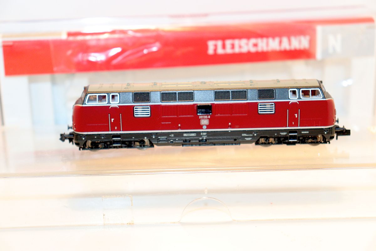 Fleischmann 725006, Diesellok Baureihe 221 der Deutschen Bundesbahn, Epoche IV,  DC, Spur N,