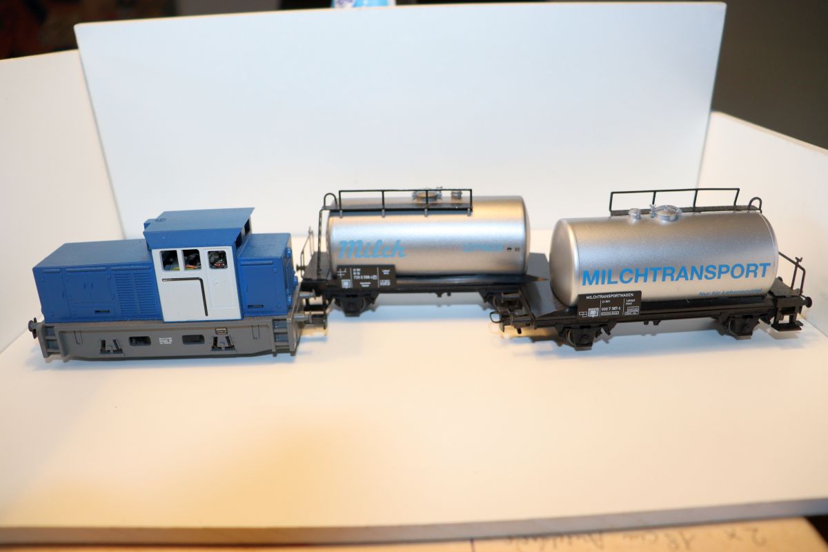 Märklin Train Set 13, “Milk Transport,” Digital Diesel Locomotive, blue,  with 2 tank cars labeled “Milch Göppingen + Milchtransport,” silver,  