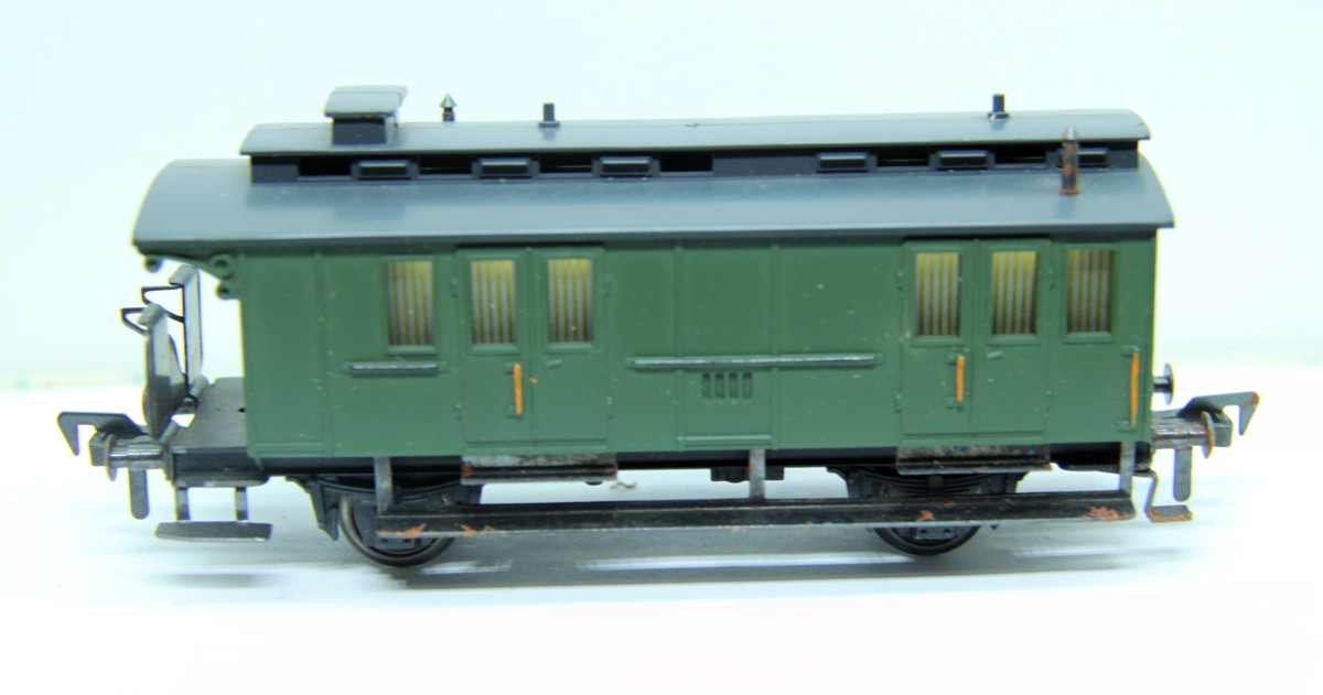Fleischmann Nebenbahnwagen SW 13892, grün, DC Spur H0, mit Ersatzverpackung