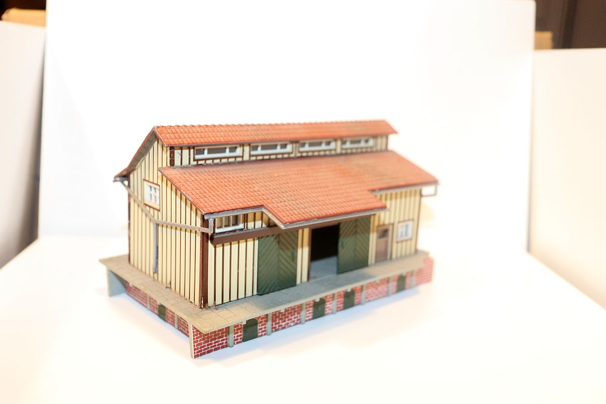 Modellbau SW20273, warehouse, (already assembled from kit, the item comes from a dismantled layout), for H0 scale,