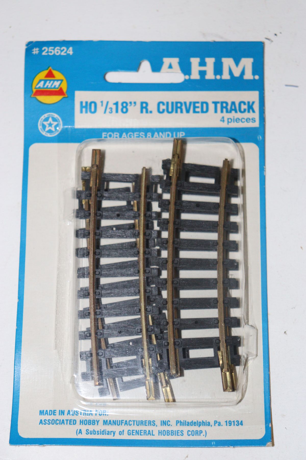 AHM 25624,  Schienen gebogen 18 Zoll(entspricht exakt 457,2 mm). Die Packung enthält vier  Schienen 