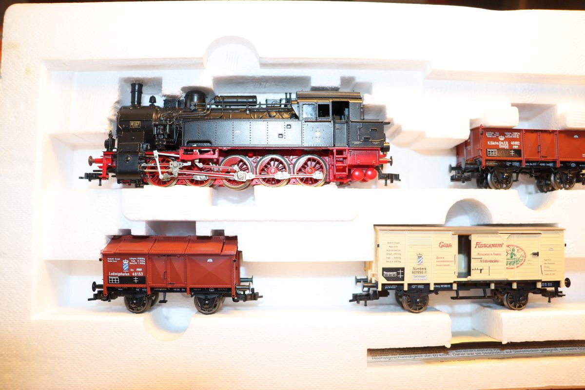 Fleischmann 4886,  Zugset "80 Jahre Deutsche Staatsbahnwagen-Verband ", Dampflok + 5 Güterwagen 