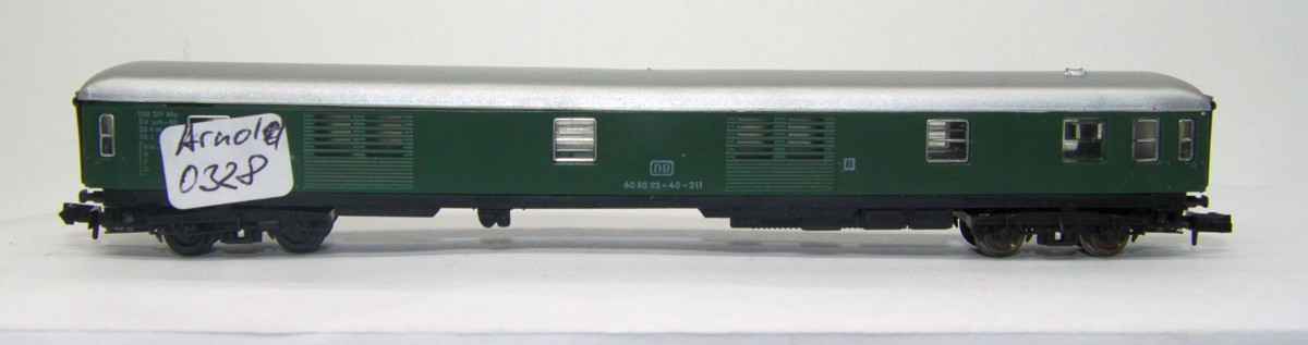 Arnold 0328, Bahnpostwagen der DB, grün, DC, Spur N, in ErsatzVP