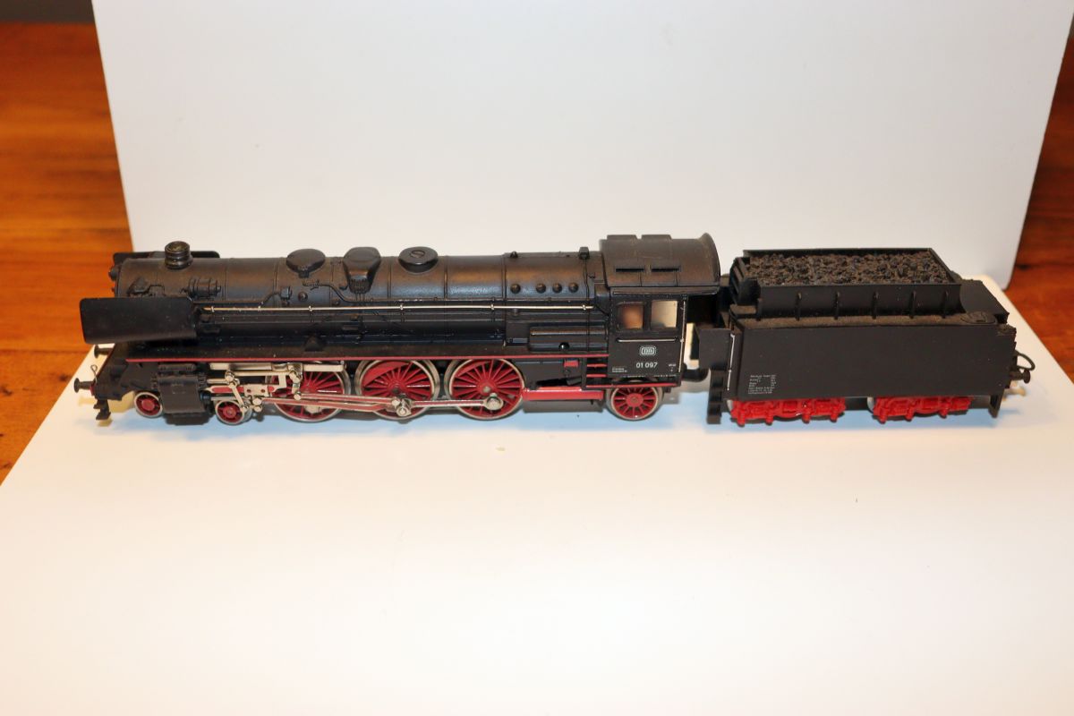 Märklin 3048, Dampflokomotive mit Tender,  BR 01 der DB, Guss-Gehäuse, Betriebsnr. 01 097, Kunststoff-Tender, schwarz, 