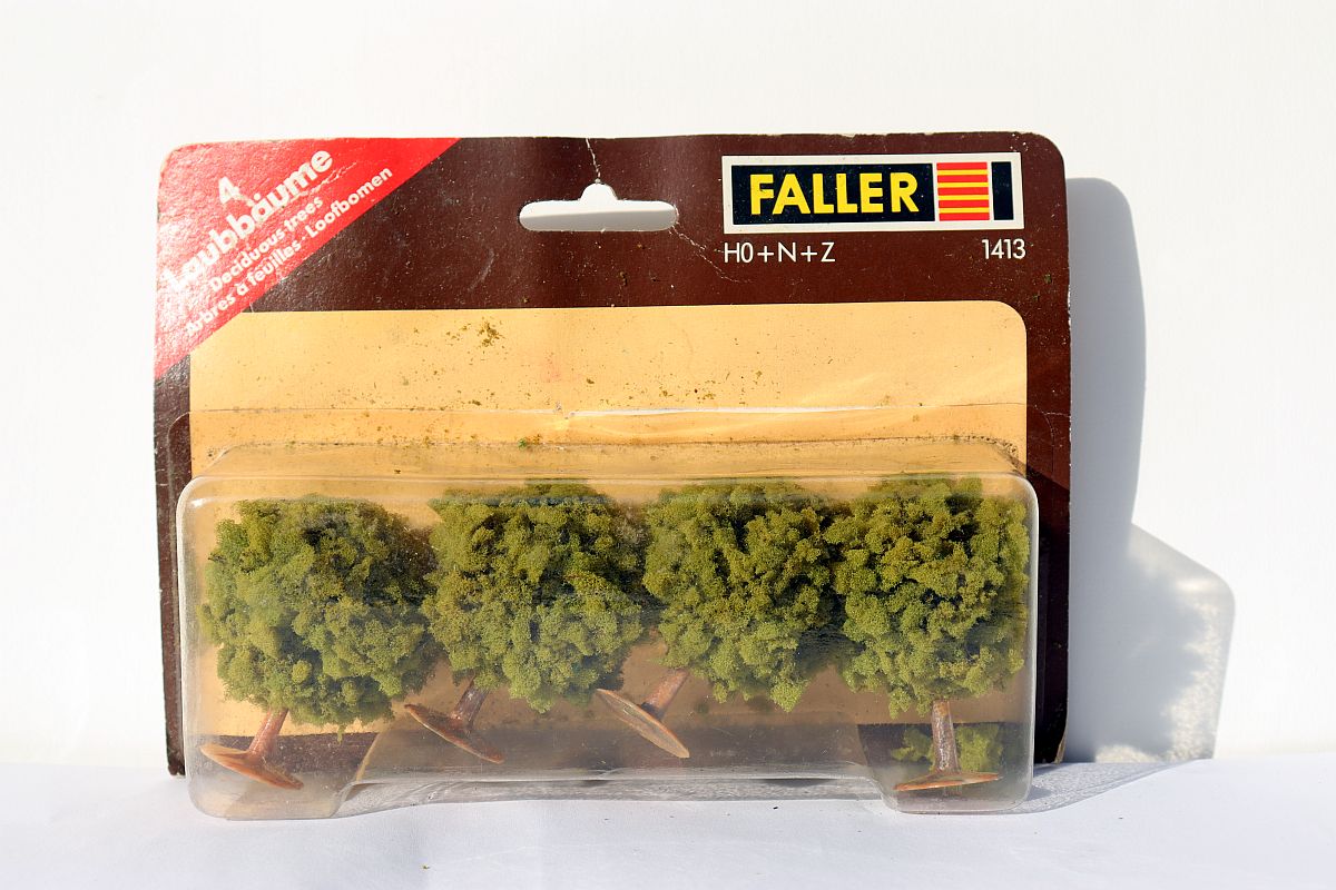 Faller 1413, 4 deciduous trees dark green, 6cm high, for H0, N, Z scale, in original packaging