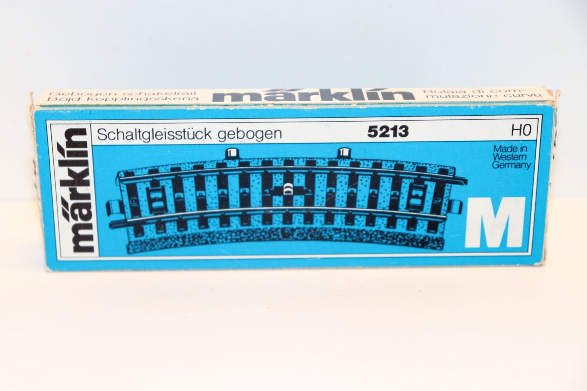 Märklin 5213, curved track section for H0 gauge, with original packaging