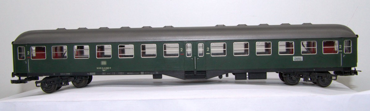 Röwa 44680, Eilzugwagen mit Mitteleinstieg, 2. Klasse der DB, grün, Vorbereitung Beleuchtung, DC, Spur H0, mit Ersatzverpackung