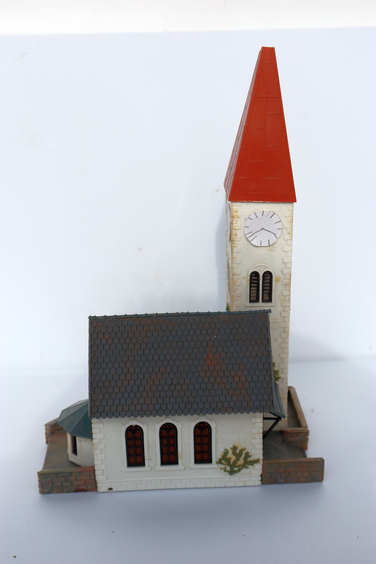 Modellbau SW20024, church with square tower, H0 gauge, (already assembled from kit),