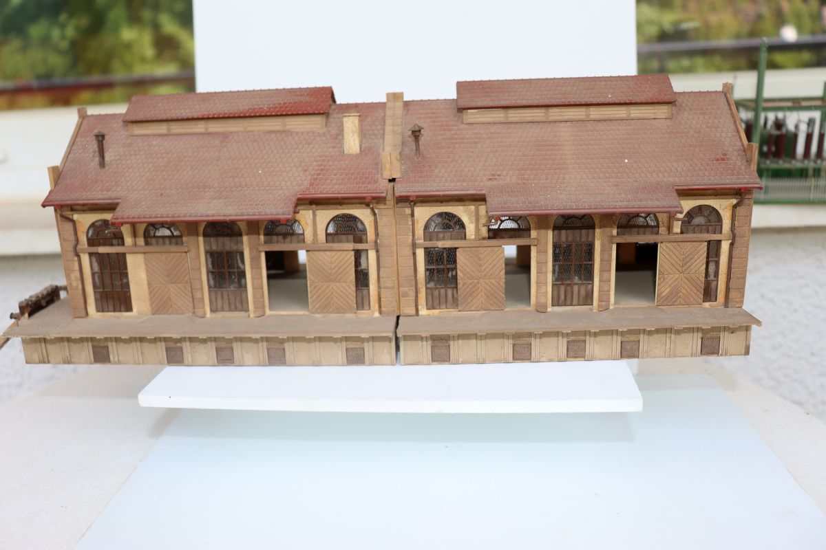 Model kit SW21969, Vollmer H0 20303, Freight Yard Warehouse Building, for H0 scale, length approx. 37 cm, width approx. 13 cm,