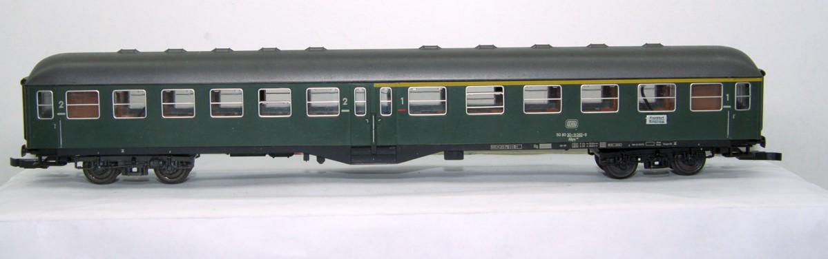 Röwa 3156, Personenwagen Schnellzugwagen grün, 1./2. Klasse der DB, mit Mitteleinstieg, DC, Spur H0, mit Ersatzverpackung, 