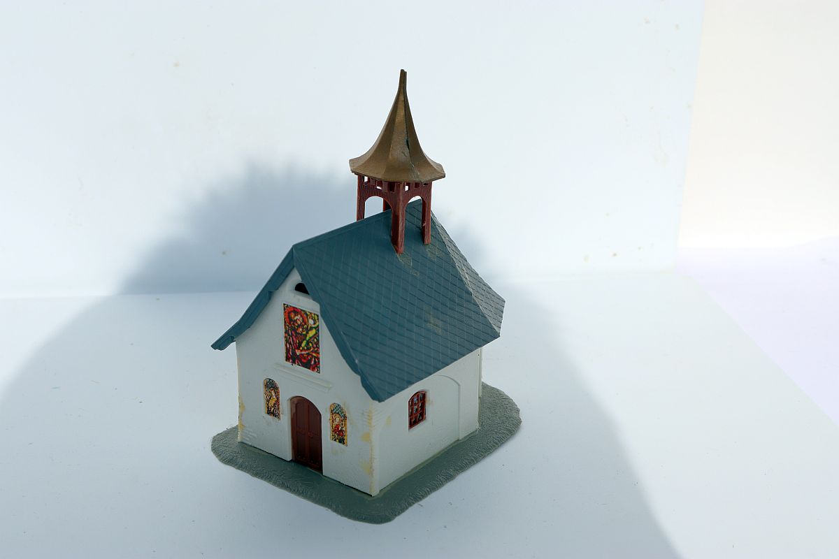 ModellbauModelling SW20030, small chapel, H0 gauge, (already assembled from kit),